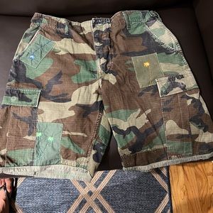 Atelier & Repairs Cam - Ouflage cargo shorts . Size 34 in excellent condition.
